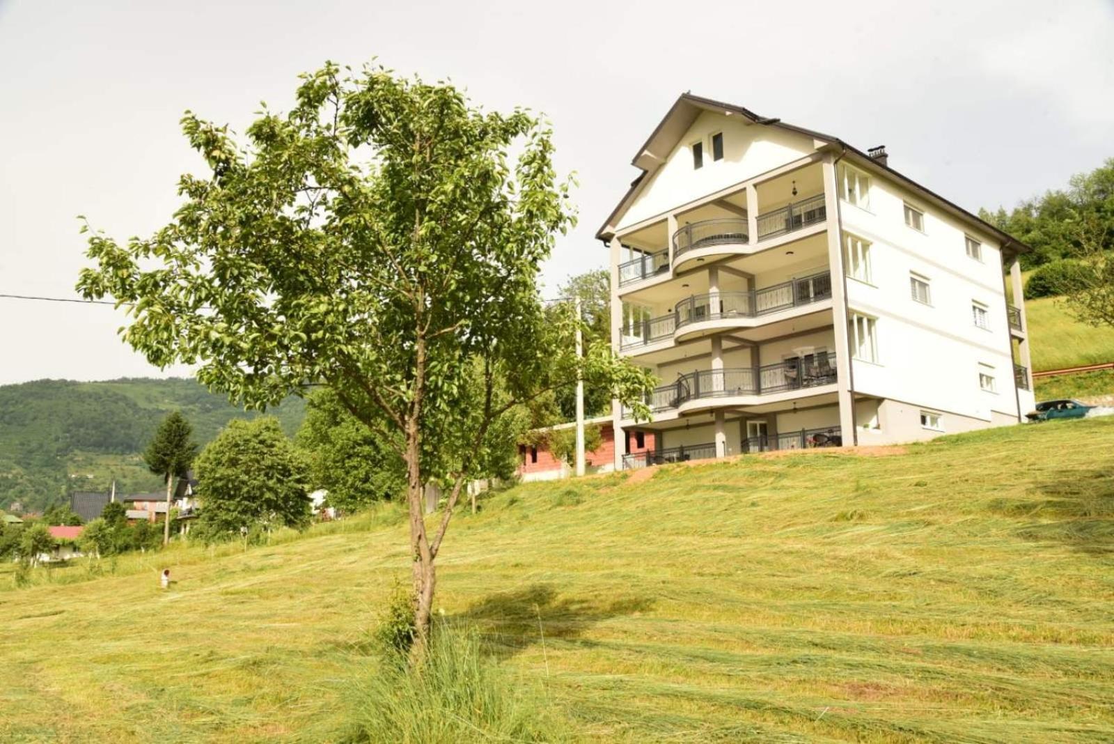Lmm Apartmani Plav Luaran gambar