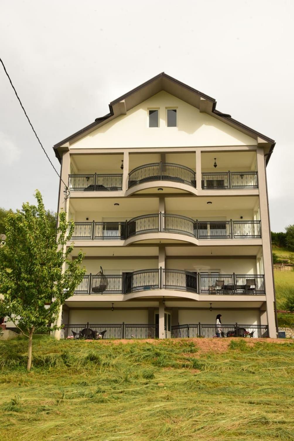 Lmm Apartmani Plav Luaran gambar